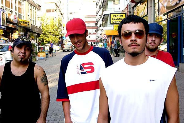 istanbul-hatirasi-kopruyu-gecmek-2005